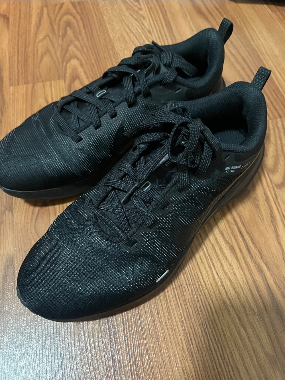 Women's Athletic Lace-Up Sneakers in Black